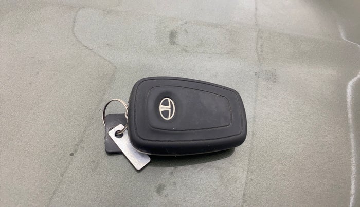 2022 Tata NEXON XZ PLUS (O) PETROL, Petrol, Manual, 70,567 km, Key Close Up