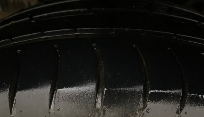 2019 Maruti Ertiga ZXI+ SHVS, Petrol, Manual, 51,227 km, Right Rear Tyre Tread