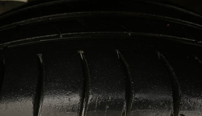 2019 Maruti Ertiga ZXI+ SHVS, Petrol, Manual, 51,227 km, Left Front Tyre Tread