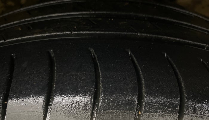 2019 Maruti Ertiga ZXI+ SHVS, Petrol, Manual, 51,227 km, Right Front Tyre Tread