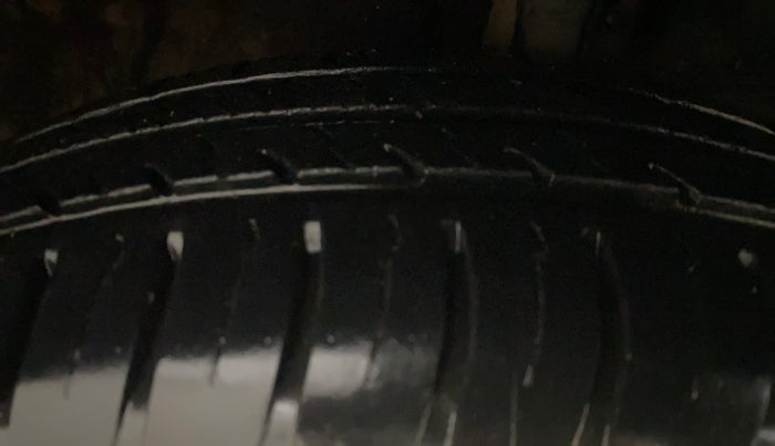 2019 Maruti Dzire VDI, Diesel, Manual, 80,606 km, Right Front Tyre Tread