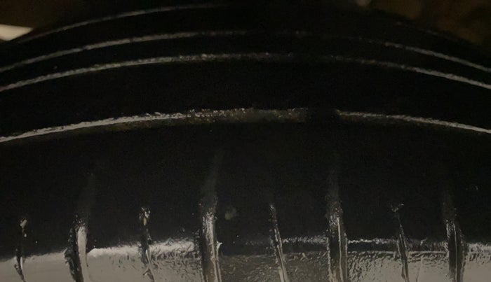 2019 Maruti Dzire VDI, Diesel, Manual, 80,606 km, Left Front Tyre Tread