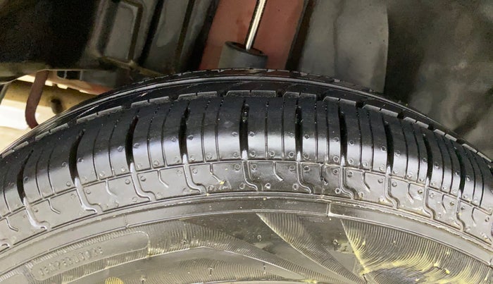 2016 Maruti Swift Dzire VXI, Petrol, Manual, 24,971 km, Right Rear Tyre Tread