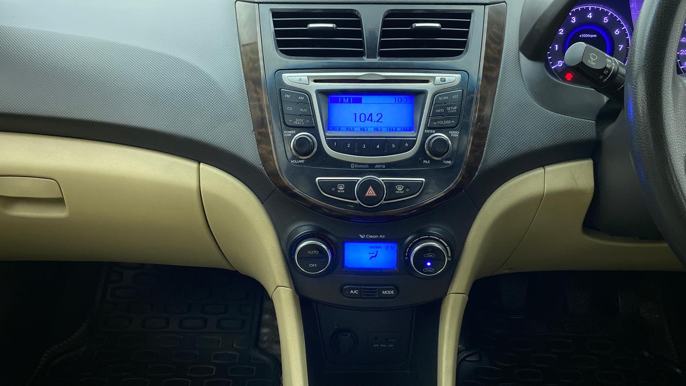 2013 Hyundai Verna FLUIDIC 1.6 SX VTVT, Petrol, Manual, 68,162 km, Air Conditioner