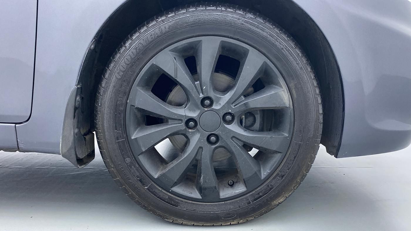 2013 Hyundai Verna FLUIDIC 1.6 SX VTVT, Petrol, Manual, 68,162 km, Right Front Wheel