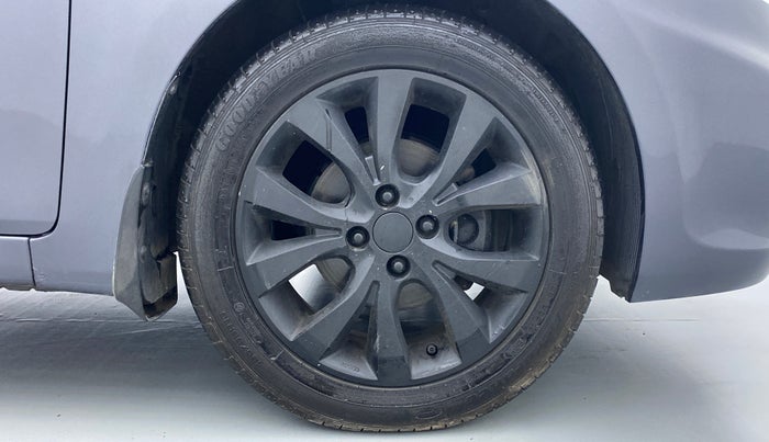 2013 Hyundai Verna FLUIDIC 1.6 SX VTVT, Petrol, Manual, 68,162 km, Right Front Wheel