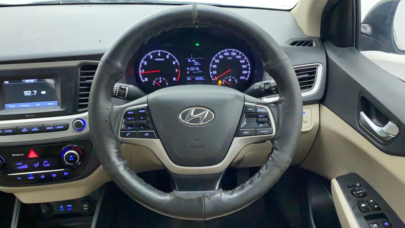 2018 Hyundai Verna 1.4 EX PETROL, Petrol, Manual, 30,520 km, Steering Wheel Close Up
