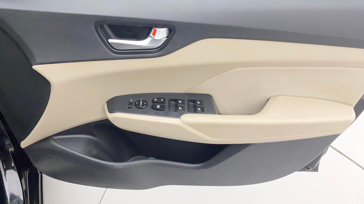 2018 Hyundai Verna 1.4 EX PETROL, Petrol, Manual, 30,520 km, Driver Side Door Panels Control
