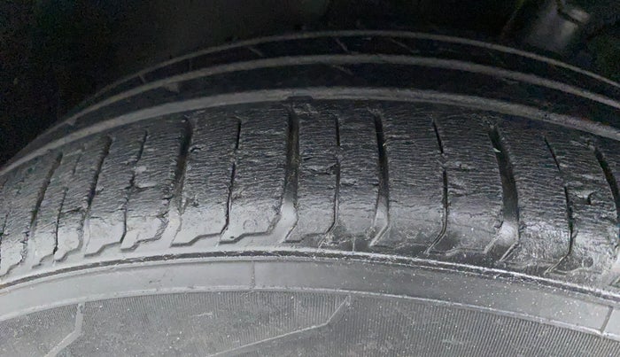 2018 Hyundai Verna 1.4 EX PETROL, Petrol, Manual, 30,520 km, Left Front Tyre Tread
