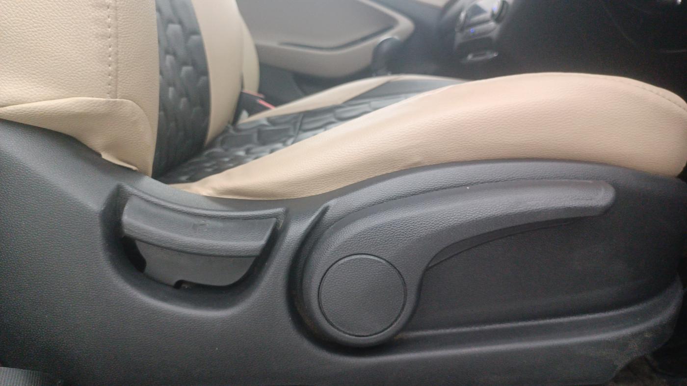 2018 Hyundai Elite i20 ASTA 1.2, Petrol, Manual, 84,416 km, Driver Side Adjustment Panel