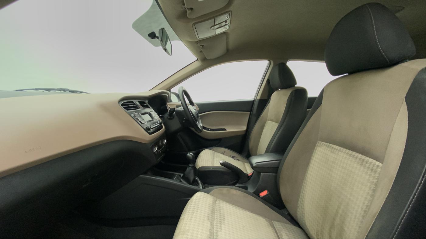 2019 Hyundai Elite i20 MAGNA PLUS 1.2, CNG, Manual, 56,414 km, Right Side Front Door Cabin
