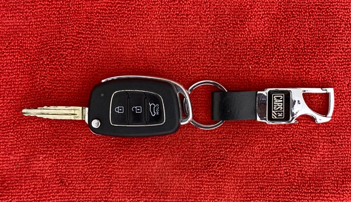 2020 Hyundai VENUE S 1.2, Petrol, Manual, 43,021 km, Key Close Up
