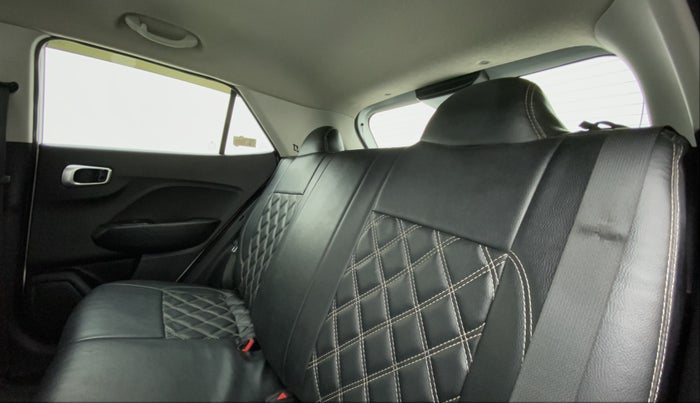 2020 Hyundai VENUE S 1.2, Petrol, Manual, 43,021 km, Right Side Rear Door Cabin