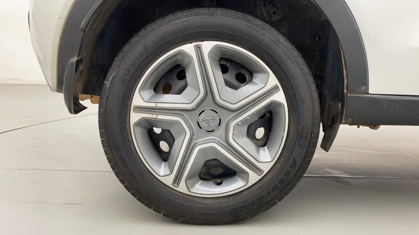 2018 Tata NEXON XZ DIESEL, Diesel, Manual, 66,345 km, Right Rear Wheel