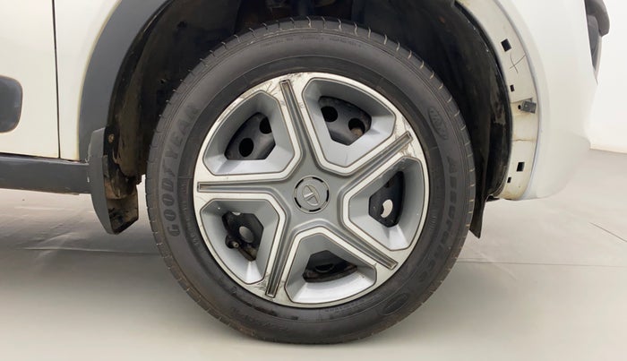 2018 Tata NEXON XZ DIESEL, Diesel, Manual, 66,345 km, Right Front Wheel