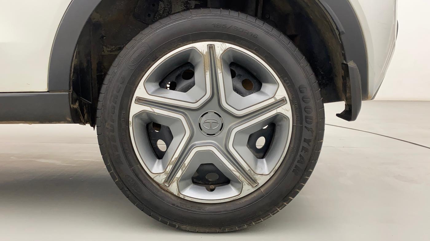 2018 Tata NEXON XZ DIESEL, Diesel, Manual, 66,345 km, Left Rear Wheel