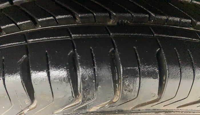 2012 Maruti A Star VXI, Petrol, Manual, 29,389 km, Left Front Tyre Tread