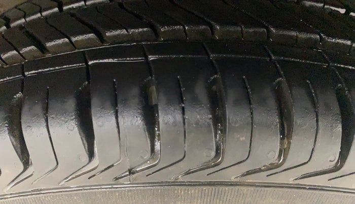 2012 Maruti A Star VXI, Petrol, Manual, 29,389 km, Left Rear Tyre Tread