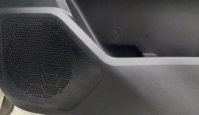 2019 Tata Harrier XZ 2.0L DUAL TONE, Diesel, Manual, 32,810 km, Speaker