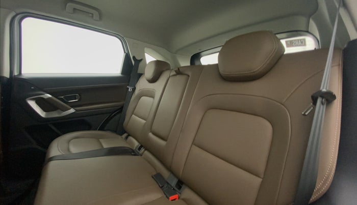 2019 Tata Harrier XZ 2.0L DUAL TONE, Diesel, Manual, 32,810 km, Right Side Rear Door Cabin