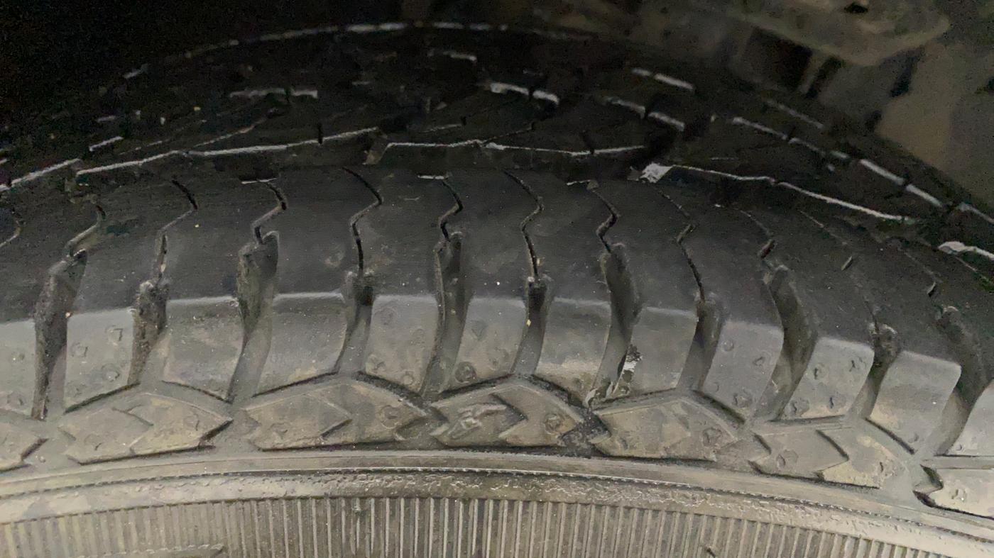 2019 Tata Harrier XZ 2.0L DUAL TONE, Diesel, Manual, 32,810 km, Right Front Tyre Tread