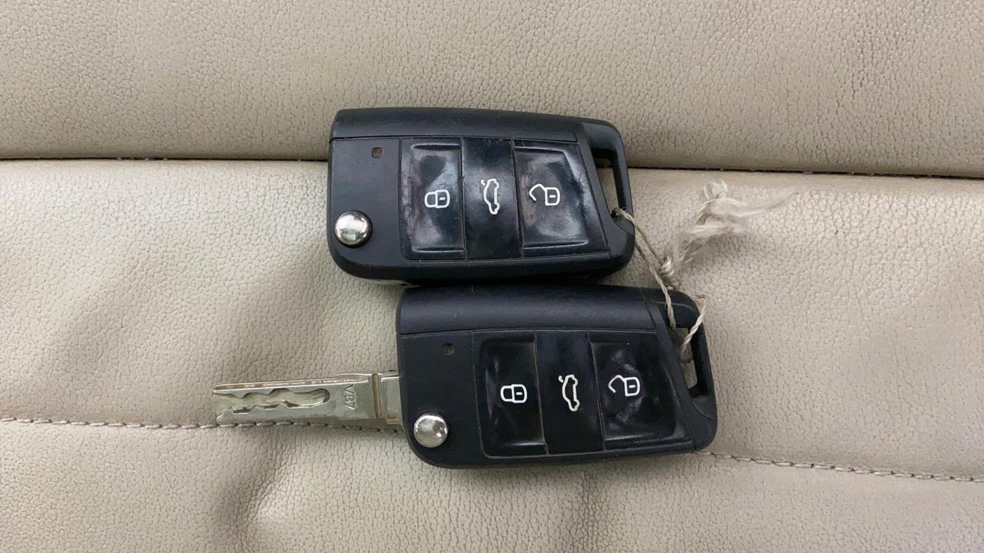 2014 Skoda Octavia ELEGANCE 1.8 TSI AT, Petrol, Automatic, 56,716 km, Key Close Up