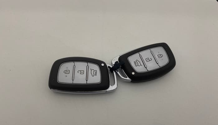2024 Hyundai VENUE SX 1.2 PETROL, Petrol, Manual, 15,828 km, Key Close Up