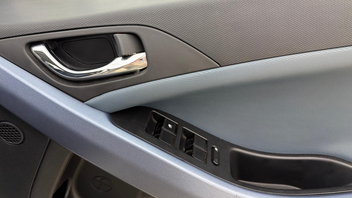 2025 Tata Curvv Creative Plus S 1.2 Petrol 6MT, Petrol, Manual, 30,626 km, Driver Side Door Panels Control