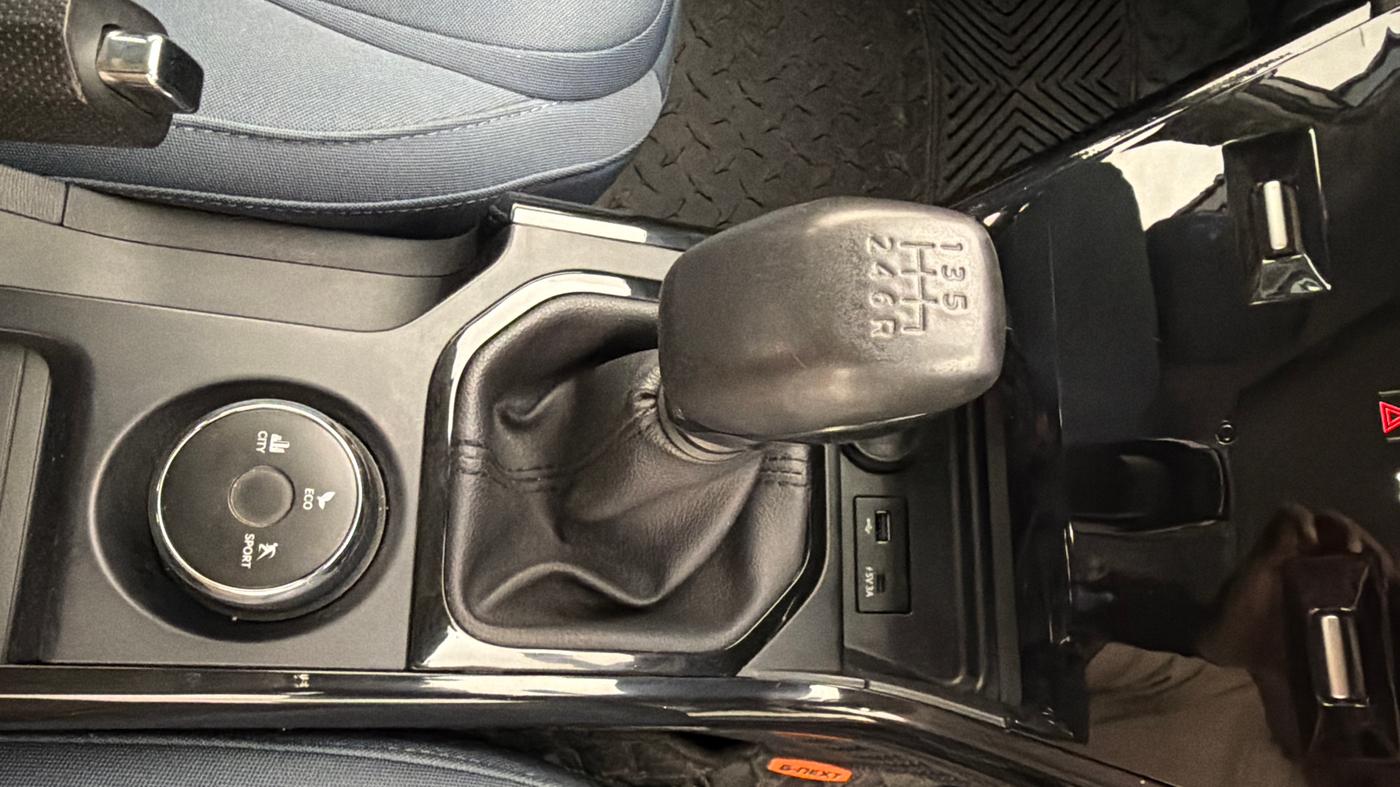 2025 Tata Curvv Creative Plus S 1.2 Petrol 6MT, Petrol, Manual, 30,626 km, Gear Lever