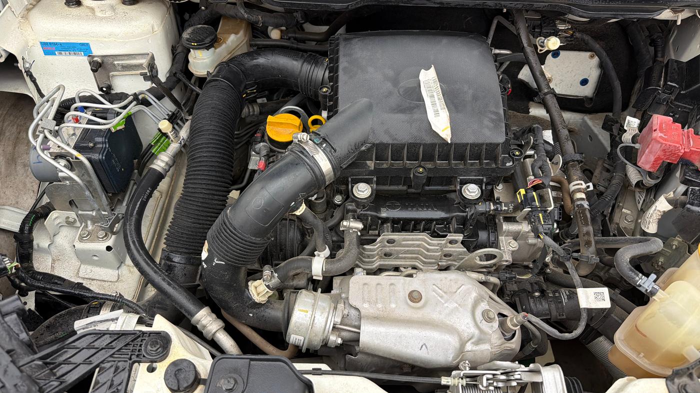 2025 Tata Curvv Creative Plus S 1.2 Petrol 6MT, Petrol, Manual, 30,626 km, Engine View - Right