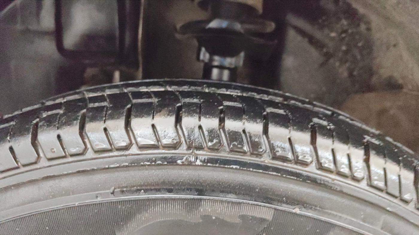 2016 Renault Kwid RXL, Petrol, Manual, 60,098 km, Left Front Tyre Tread