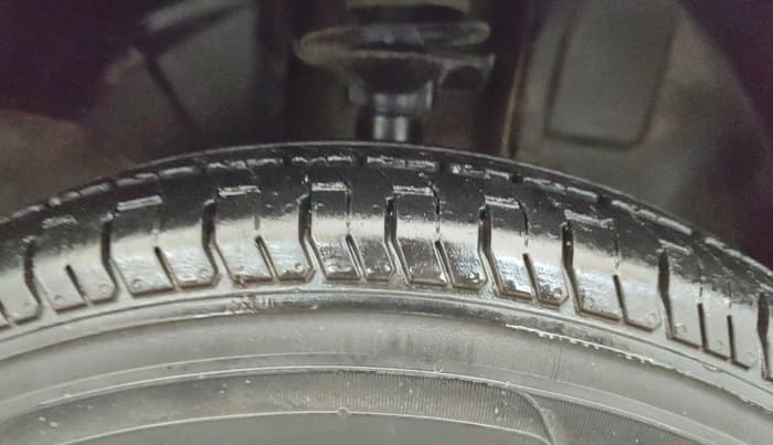 2016 Renault Kwid RXL, Petrol, Manual, 60,098 km, Right Front Tyre Tread