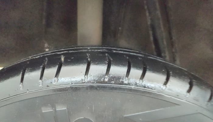 2016 Renault Kwid RXL, Petrol, Manual, 60,098 km, Right Rear Tyre Tread