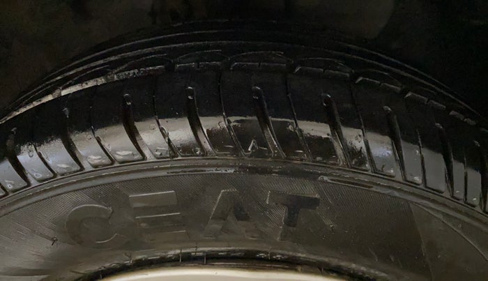 2015 Hyundai Elite i20 MAGNA 1.2, Petrol, Manual, 1,03,806 km, Right Front Tyre Tread