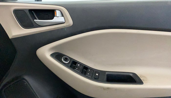 2015 Hyundai Elite i20 MAGNA 1.2, Petrol, Manual, 1,03,806 km, Driver Side Door Panels Control