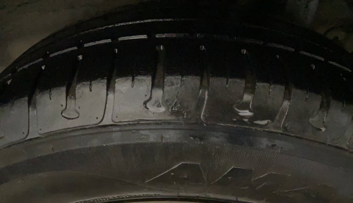 2015 Hyundai Elite i20 MAGNA 1.2, Petrol, Manual, 1,03,806 km, Left Rear Tyre Tread