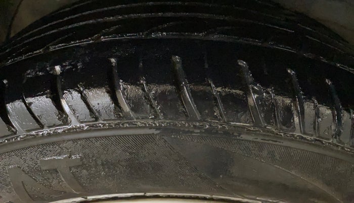 2015 Hyundai Elite i20 MAGNA 1.2, Petrol, Manual, 1,03,806 km, Right Rear Tyre Tread