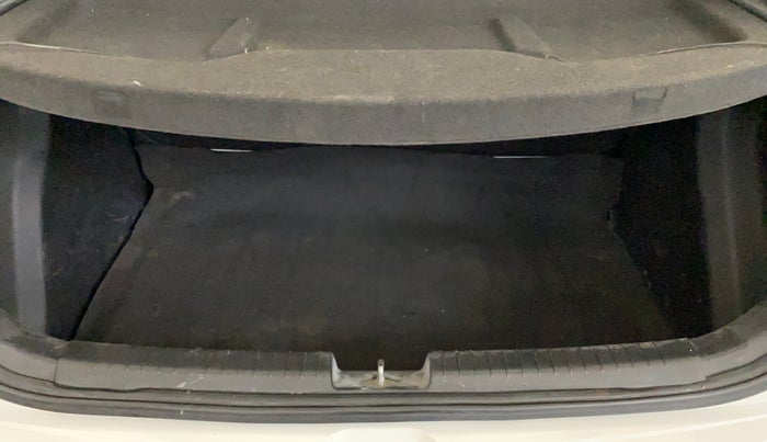 2015 Hyundai Elite i20 MAGNA 1.2, Petrol, Manual, 1,03,806 km, Boot Inside