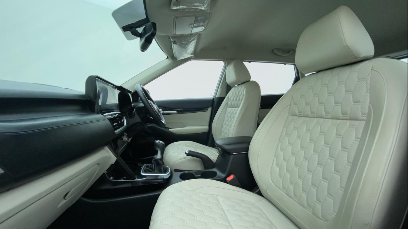 2020 KIA SELTOS HTX 1.5 PETROL MT, Petrol, Manual, 26,465 km, Right Side Front Door Cabin