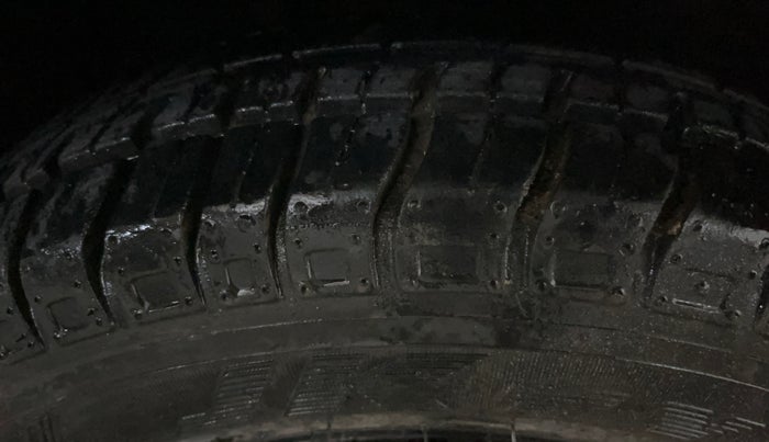 2016 Maruti Alto 800 LXI, Petrol, Manual, 10,442 km, Right Front Tyre Tread