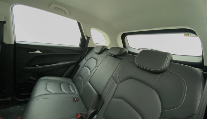 2019 MG HECTOR SMART HYBRID 1.5 PETROL, Petrol, Manual, 51,162 km, Right Side Rear Door Cabin