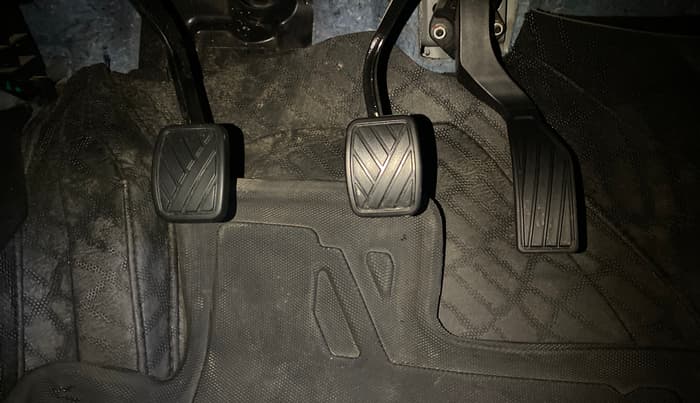 2024 Maruti Grand Vitara SIGMA SMART HYBRID, Petrol, Manual, 17,444 km, Pedals