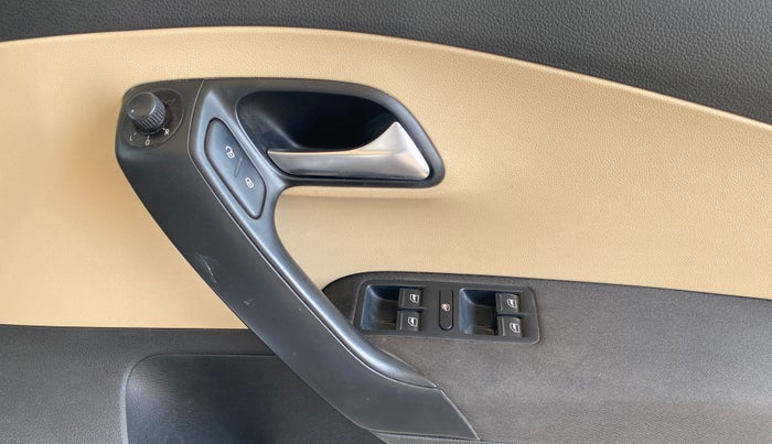 2014 Volkswagen Polo HIGHLINE1.2L, Petrol, Manual, 44,306 km, Driver Side Door Panels Control