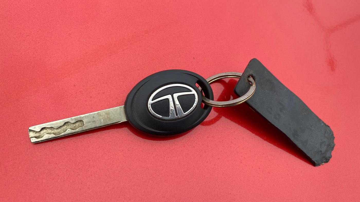 2021 Tata ALTROZ XE PETROL, Petrol, Manual, 79,557 km, Key Close Up