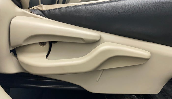 2016 Toyota Etios Liva D 4D VD, Diesel, Manual, 74,235 km, Driver Side Adjustment Panel