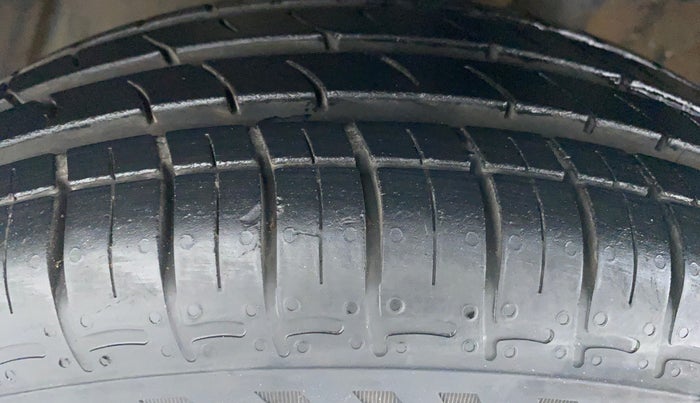 2016 Toyota Etios Liva D 4D VD, Diesel, Manual, 74,235 km, Left Front Tyre Tread