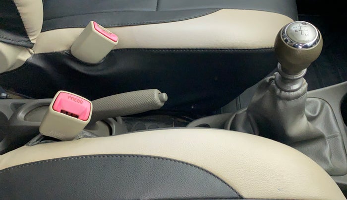 2016 Toyota Etios Liva D 4D VD, Diesel, Manual, 74,235 km, Gear Lever