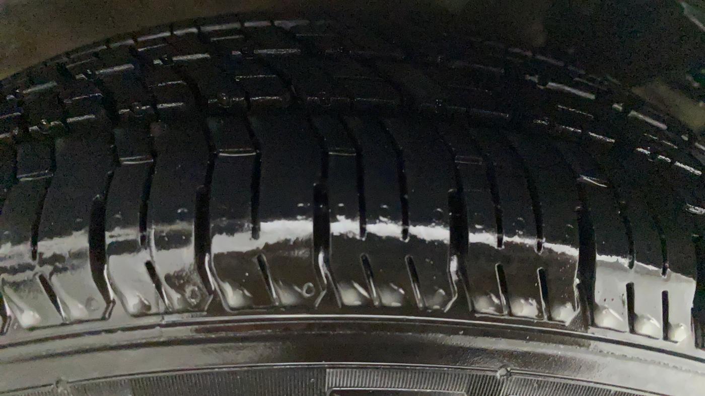 2018 Hyundai Eon MAGNA PLUS, Petrol, Manual, 30,989 km, Right Rear Tyre Tread