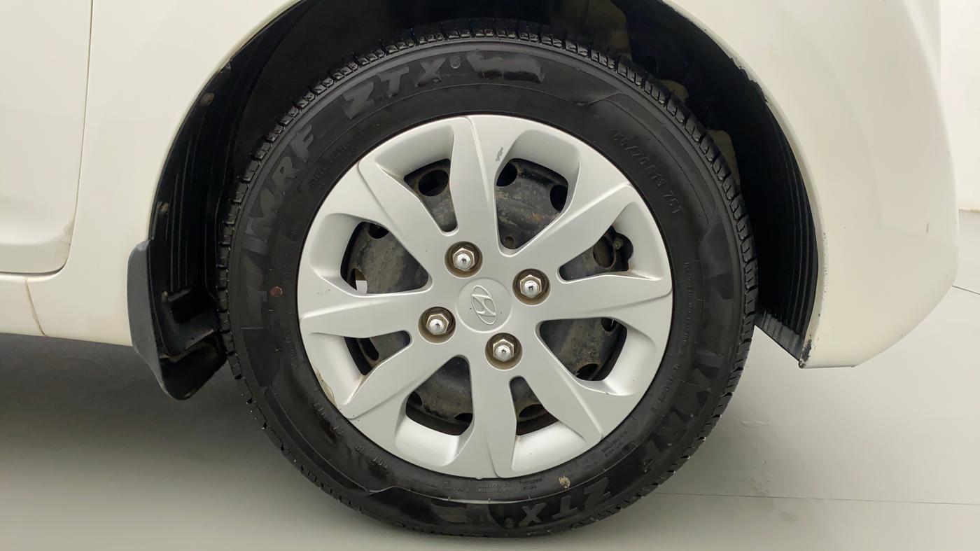 2018 Hyundai Eon MAGNA PLUS, Petrol, Manual, 30,989 km, Right Front Wheel