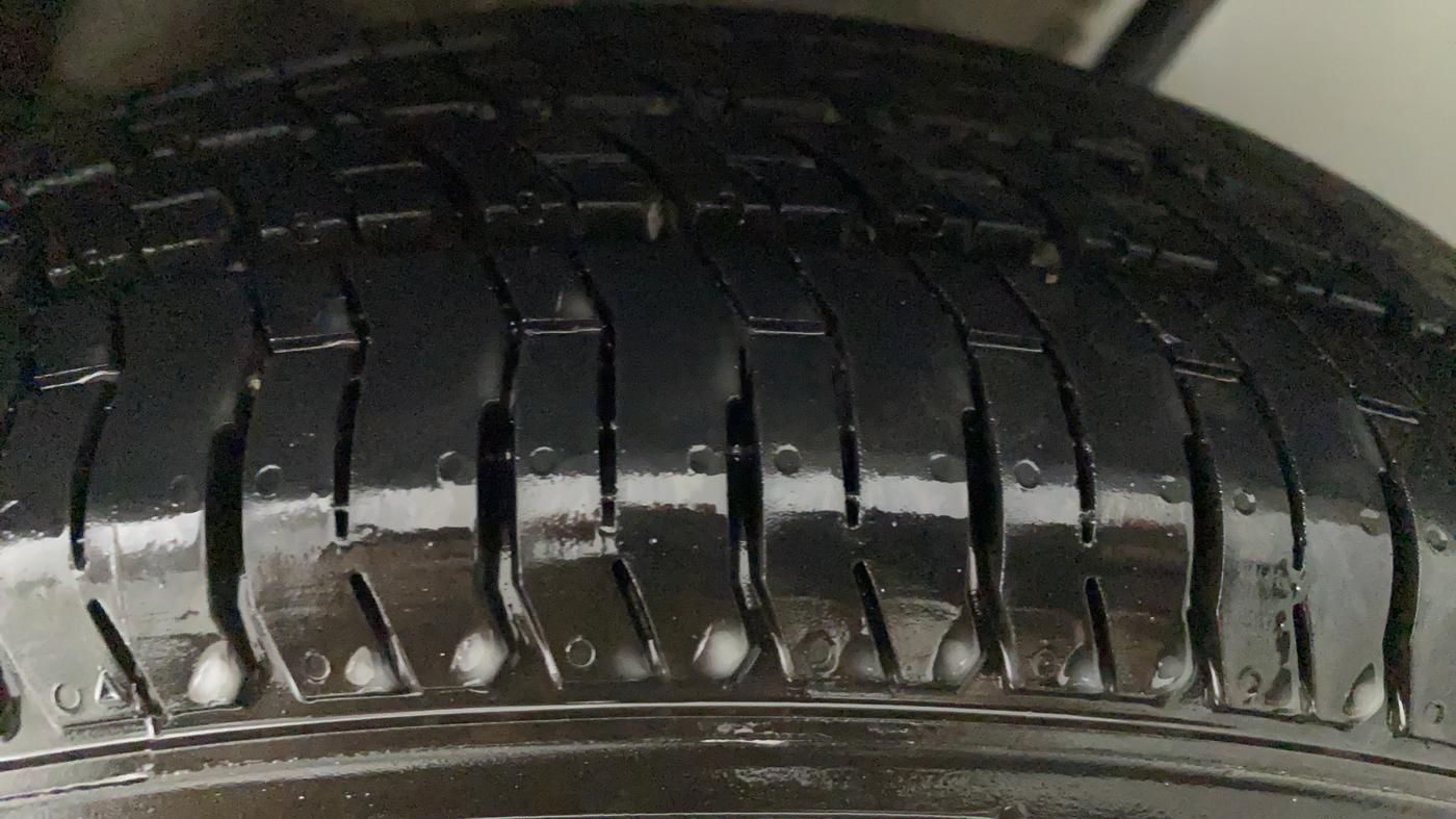 2018 Hyundai Eon MAGNA PLUS, Petrol, Manual, 30,989 km, Left Rear Tyre Tread
